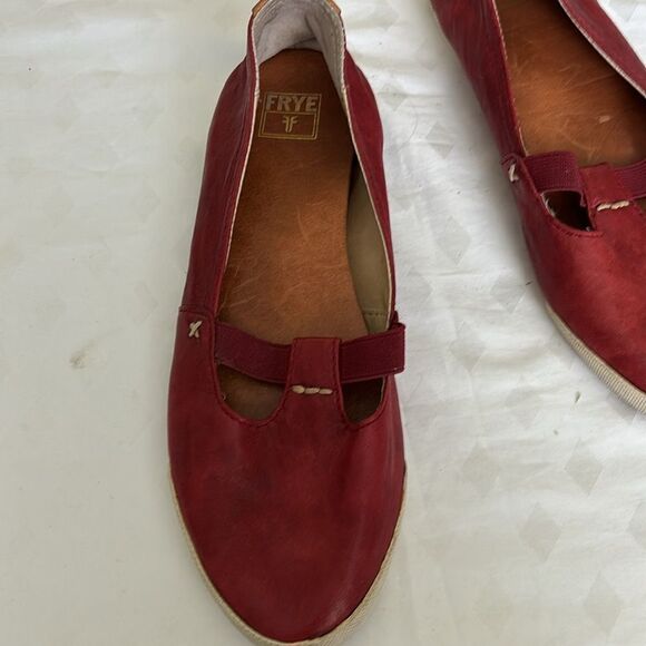 Frye Melanie T-Strap Flats Size 7.5 - Picture 2 of 5
